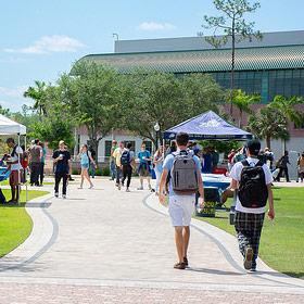 Image Students on campus