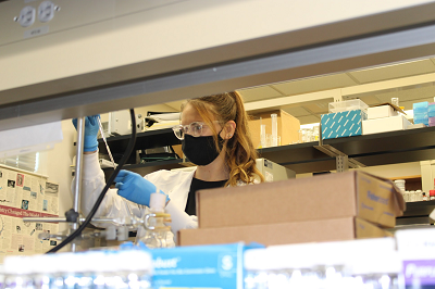 Elizabeth Recker in lab Elizabeth Recker in lab