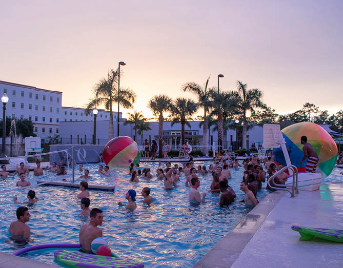 pool party